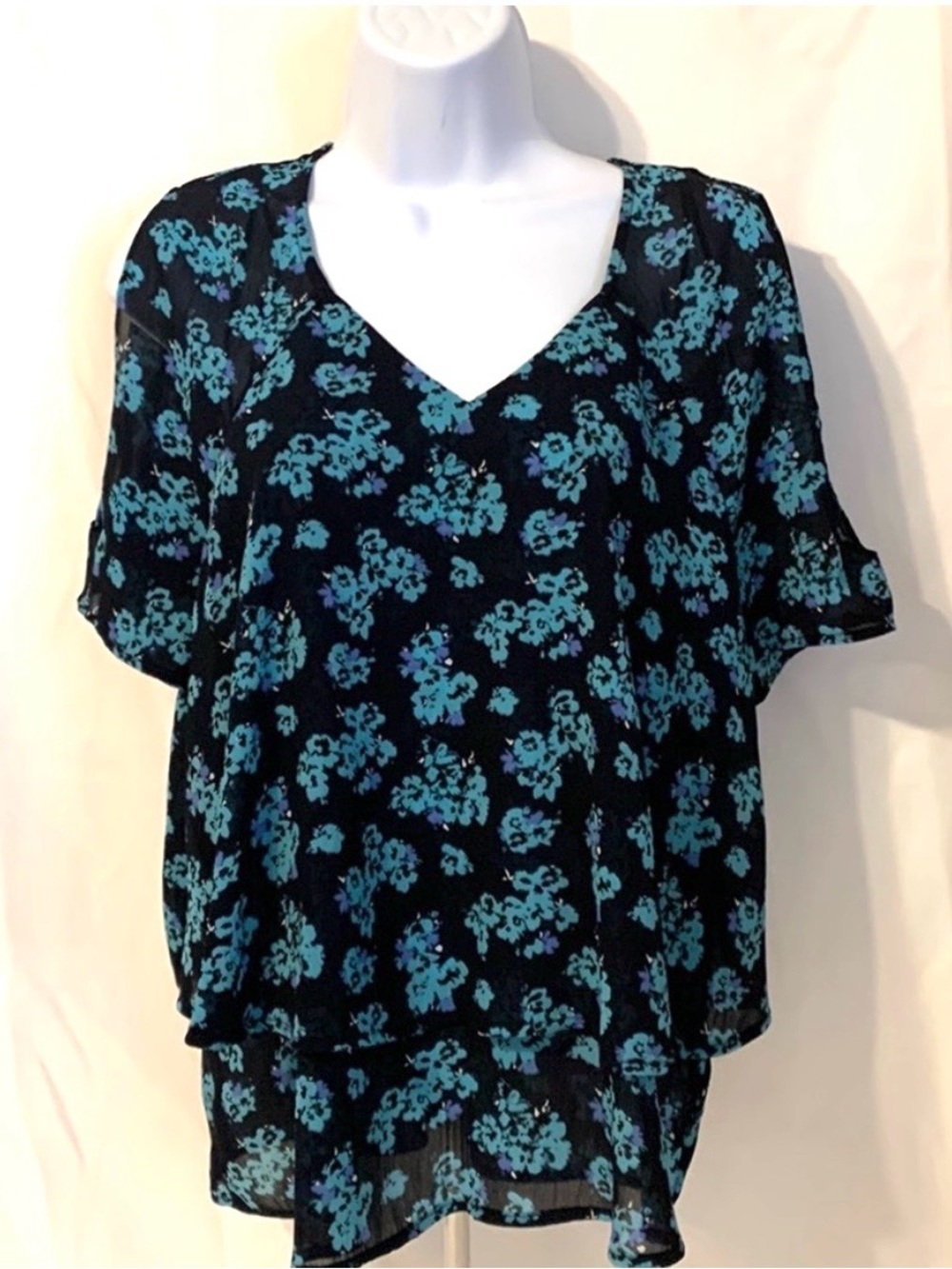 Juicy Couture Woman’s Sz Medium Angel Wing Short Sleeve Blue Black Floral Blouse